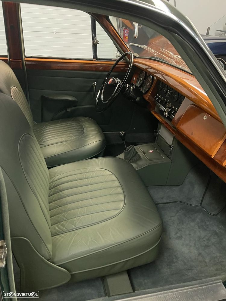 Jaguar MK II - 11
