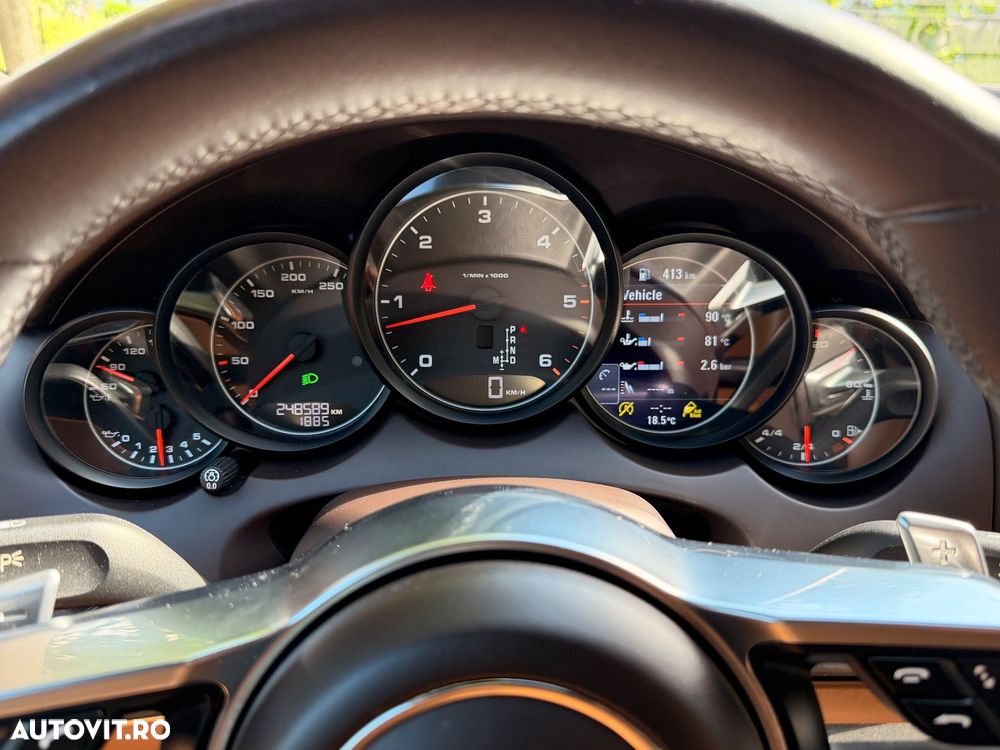 Porsche Cayenne 3.0 L - 10