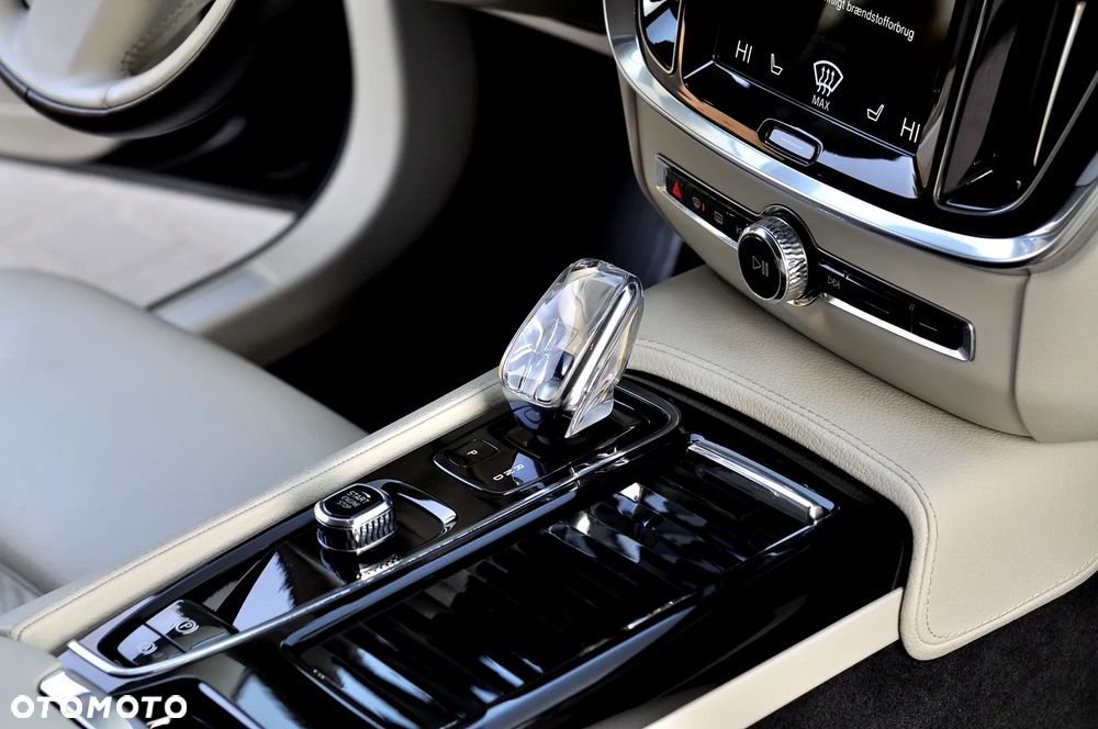 Volvo V60 T6 AWD Recharge Geartronic Inscription - 28