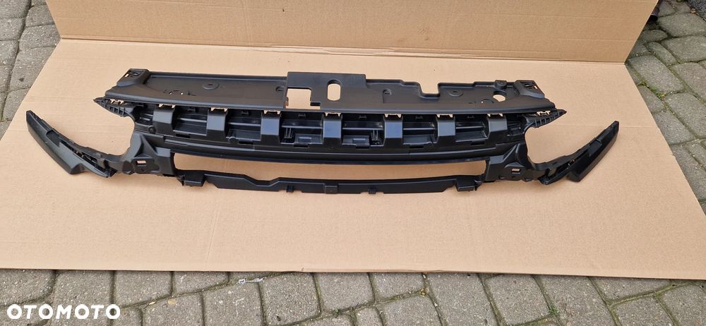 STELAŻ WZMOCNIENIE ATRAPY GRILA OPEL CORSA F LIFT 2023- - 2