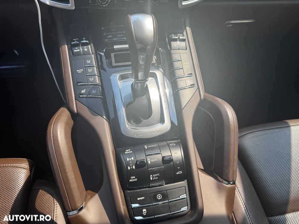 Porsche Cayenne 3.0 L - 10