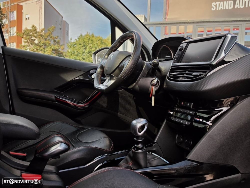 Peugeot 2008 1.6 BlueHDi GT Line — fotografia 15