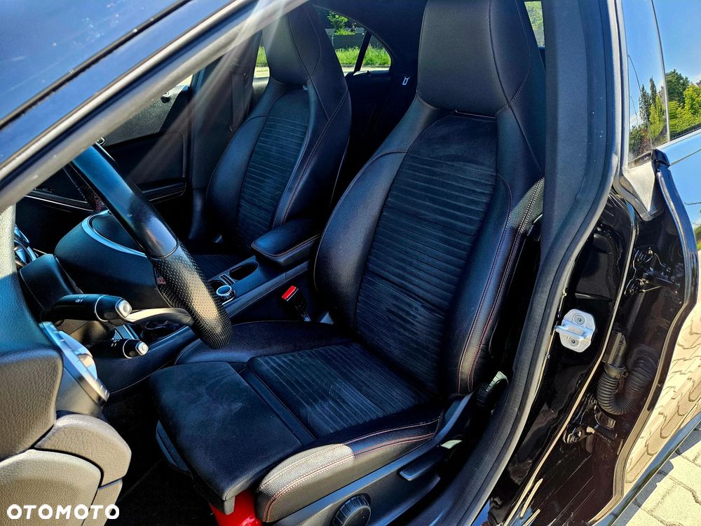 Mercedes-Benz CLA 180 AMG Line - 19