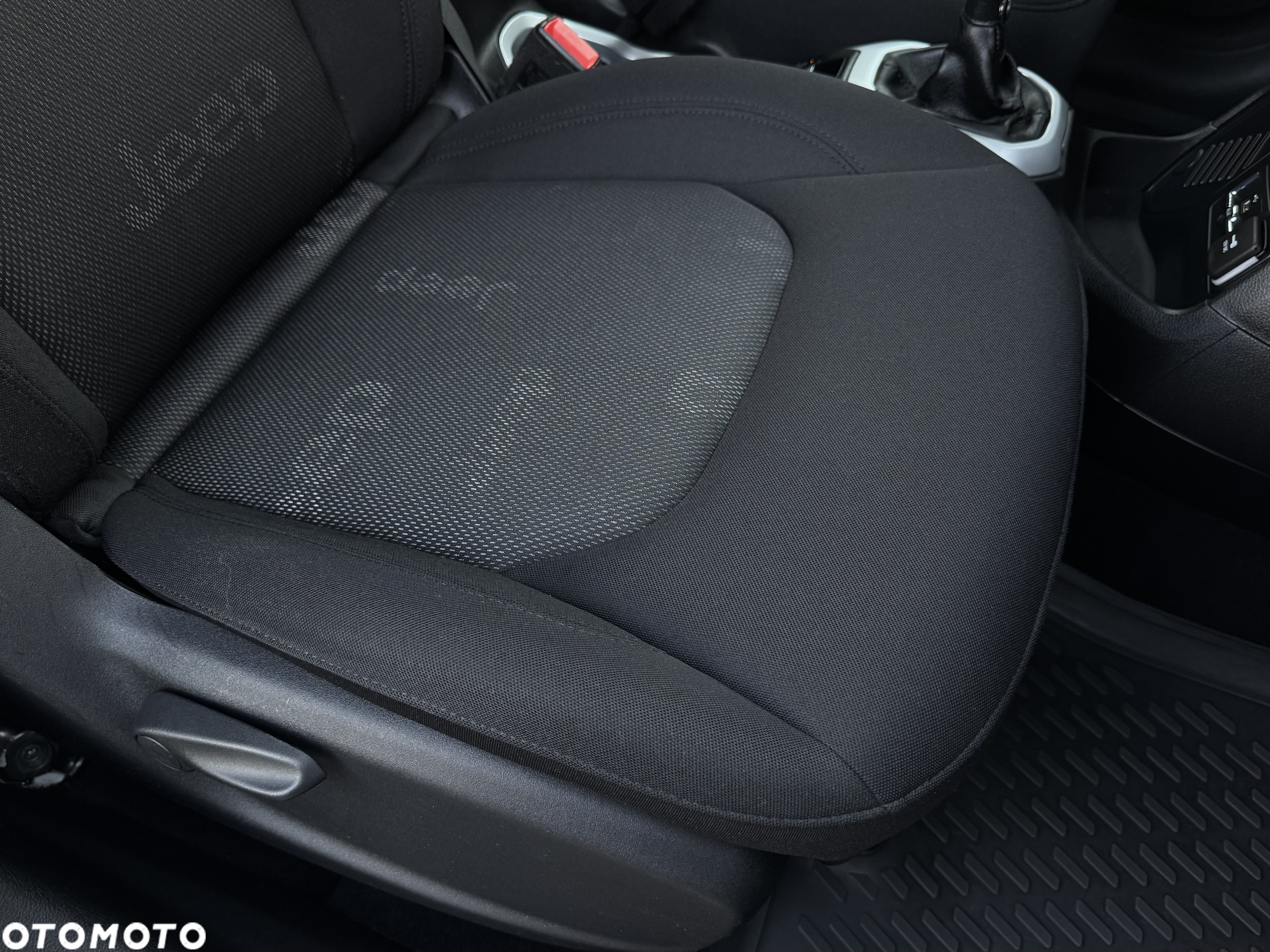 Jeep Renegade 1.6 E-TorQ Longitude FWD - 28