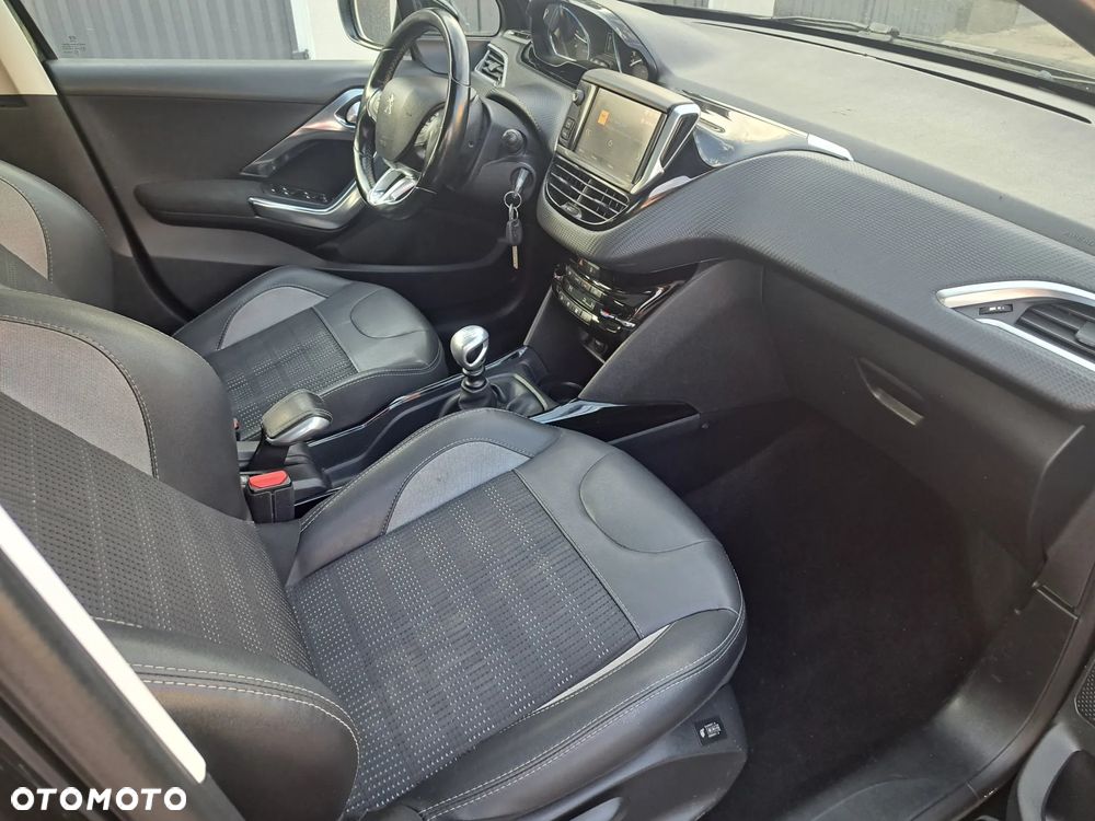 Peugeot 2008 1.6 BlueHDi Allure S&S - 17