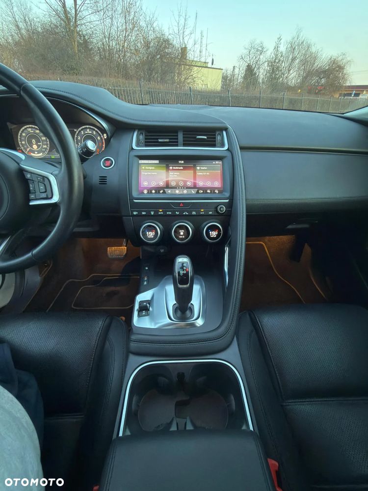 Jaguar E-Pace P250 AWD SE - 40