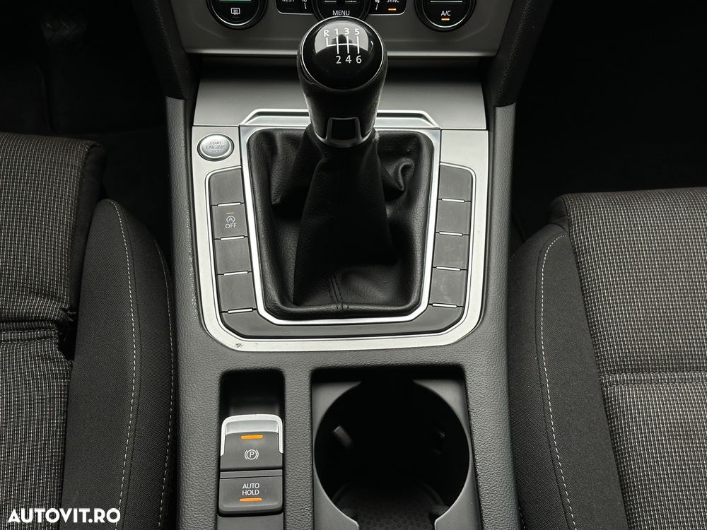 Volkswagen Passat 2.0 TDI Comfortline - 13