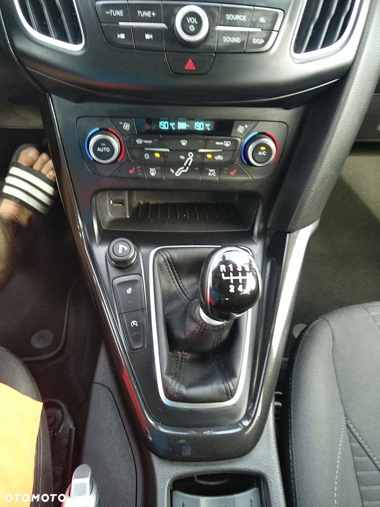 Ford Focus 1.0 EcoBoost Titanium - 23