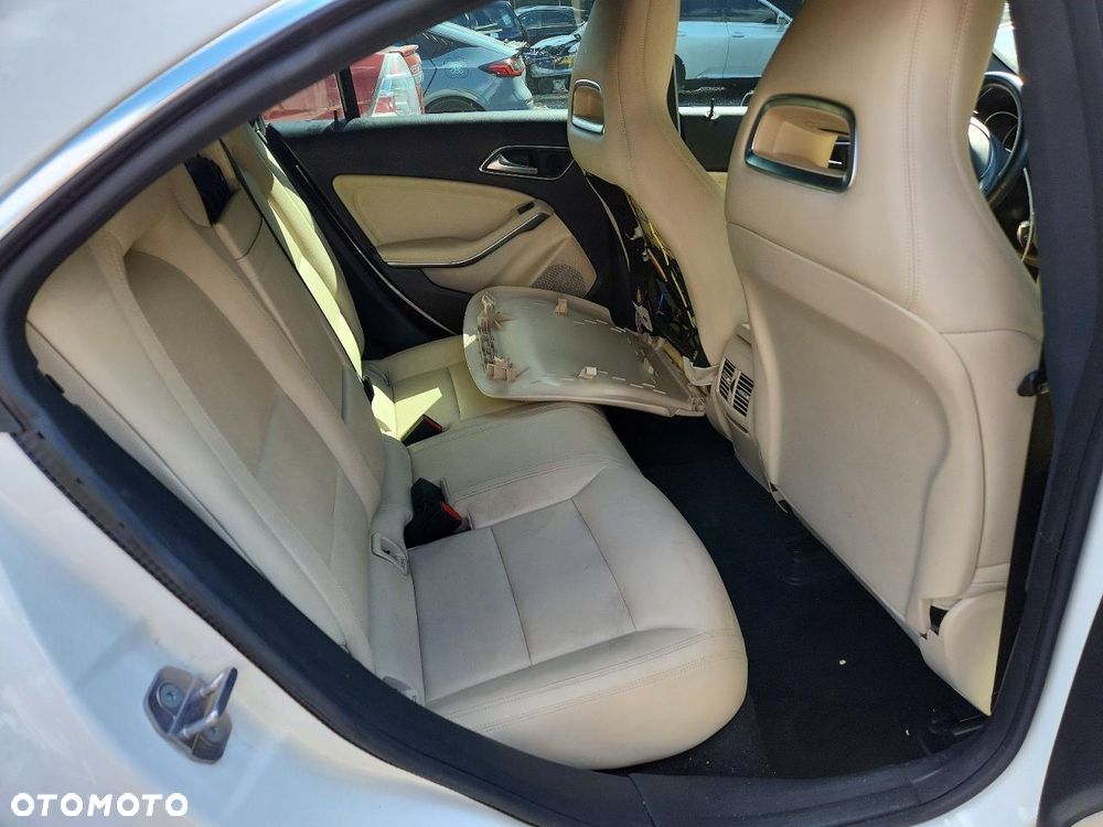 Mercedes-Benz CLA 250 4Matic 7G-DCT - 9