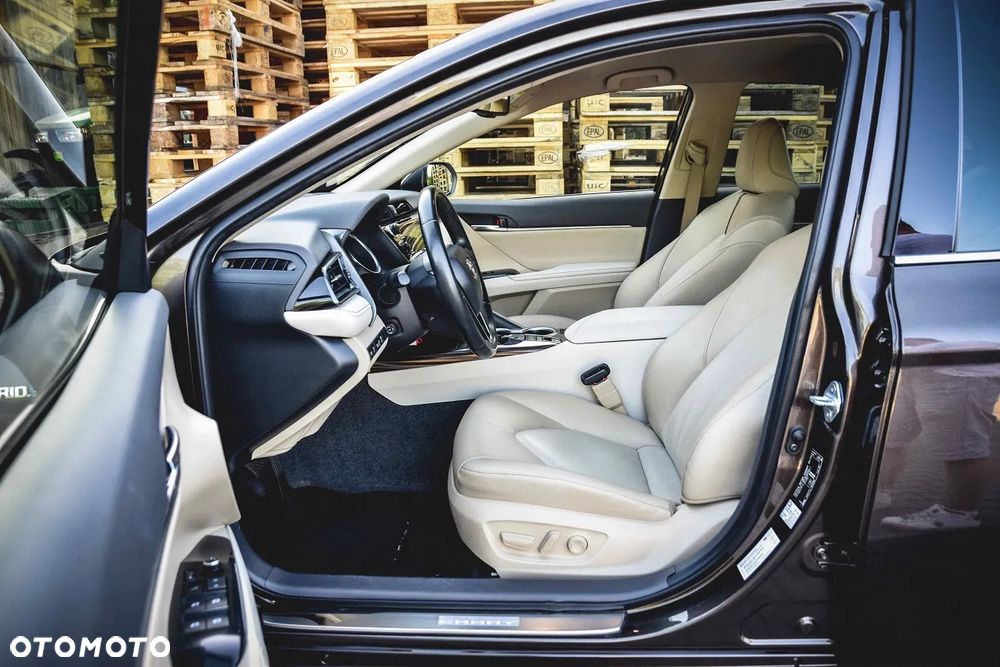 Toyota Camry 2.5 Hybrid Executive CVT - 38
