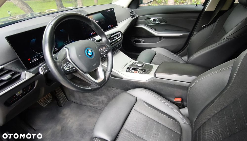 BMW Seria 3 330e PHEV xDrive - 9