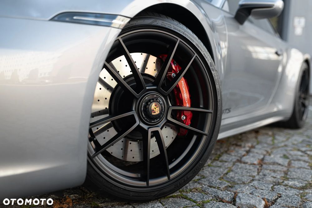 Porsche 911 Carrera GTS - 3