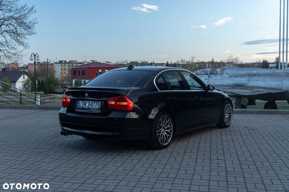 BMW Seria 3 330i - 9