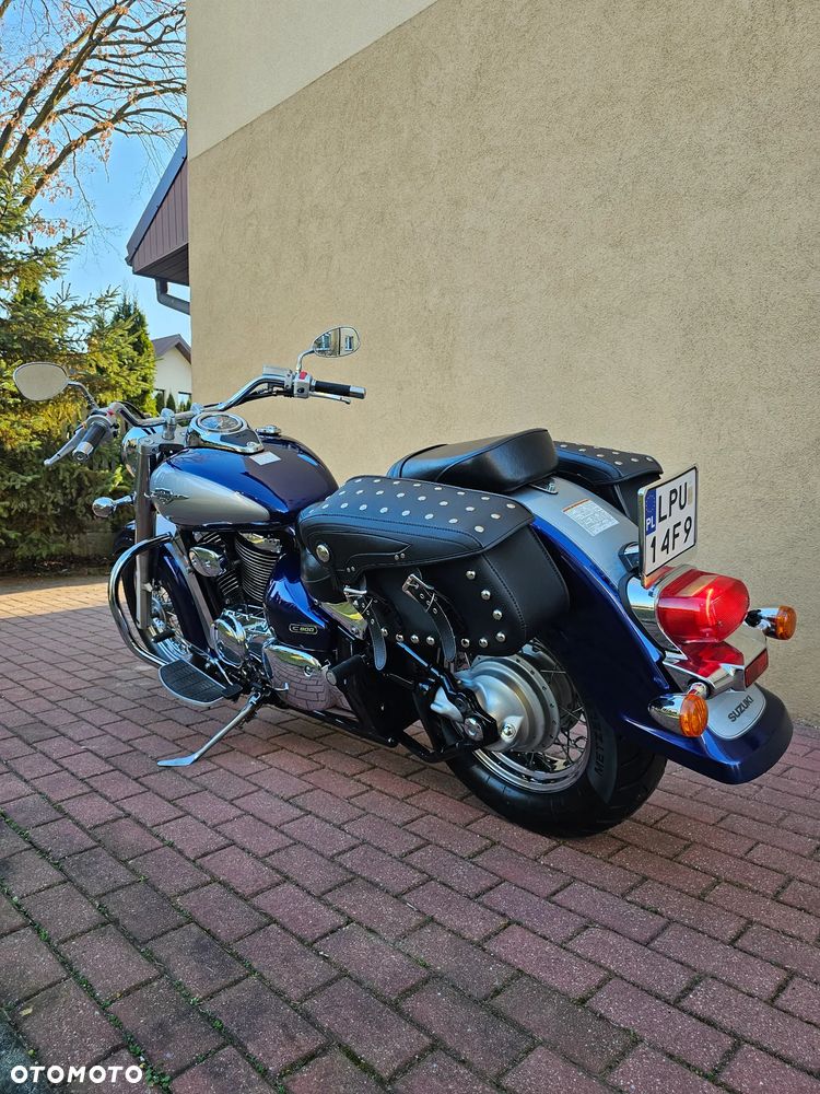 Suzuki Intruder - 12