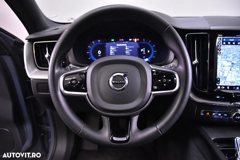 Volvo XC 60 B4 MHEV AT8 FWD Momentum - 16