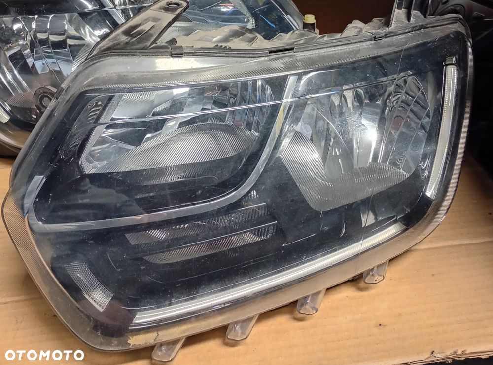 LAMPA LEWY PRAWY PRZÓD EUROPA 260609367R DACIA DUSTER II LED - 1