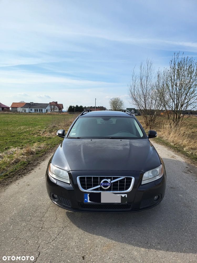 Volvo V70 2.4D Momentum - 1