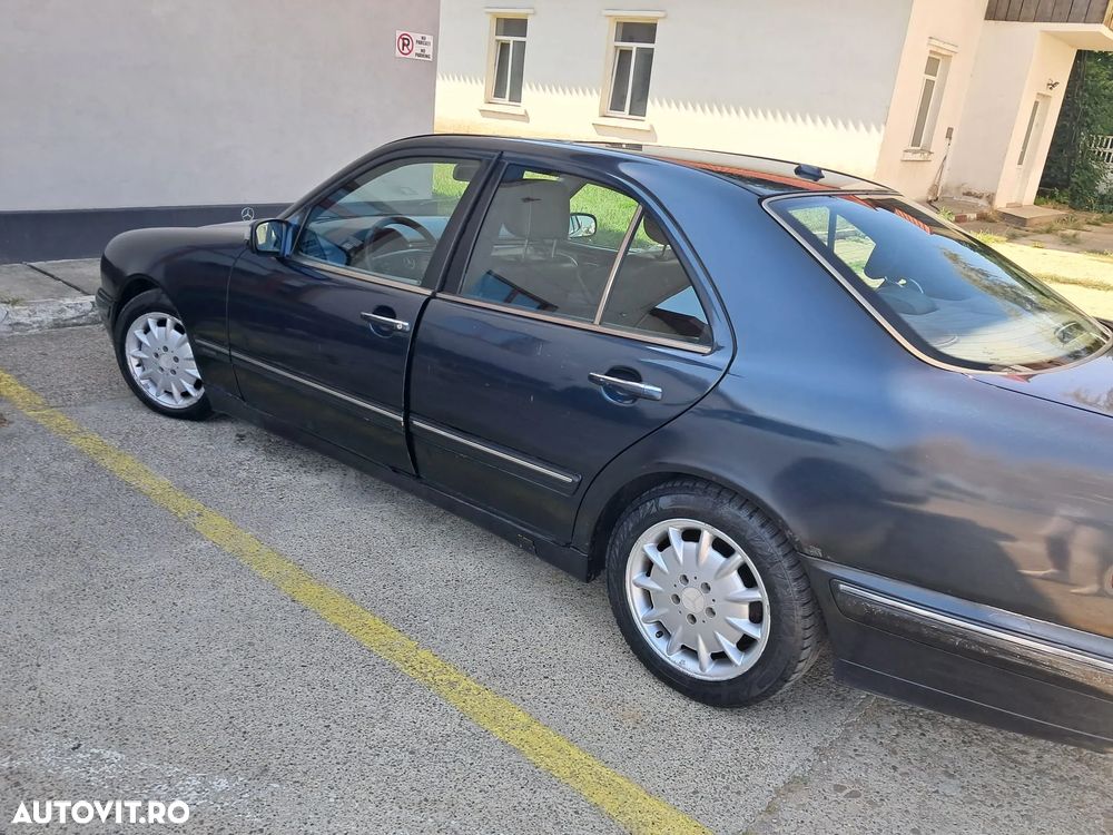 Mercedes-Benz E - 4