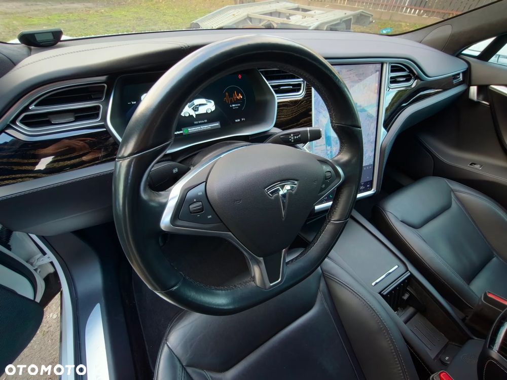 Tesla Model S - 18