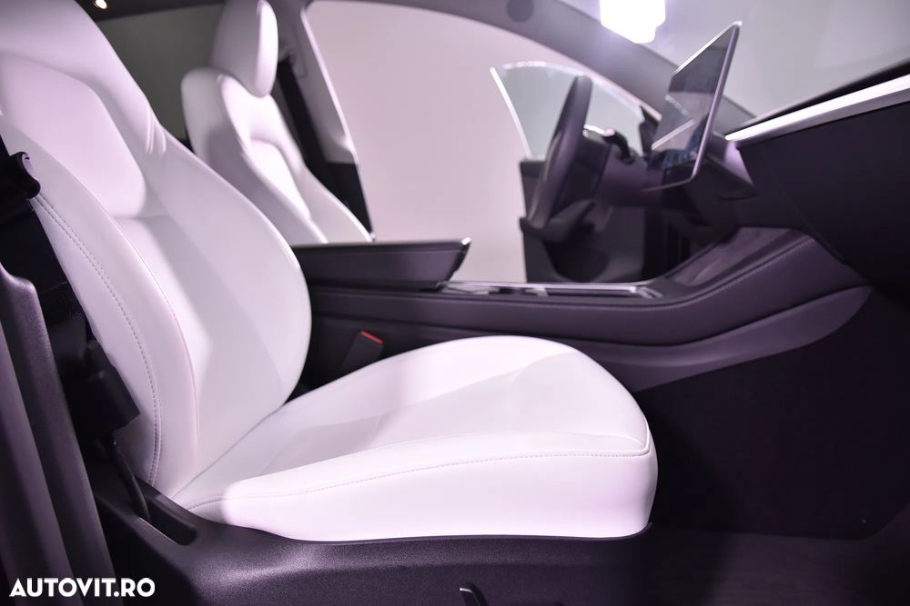 Tesla Model Y - 11