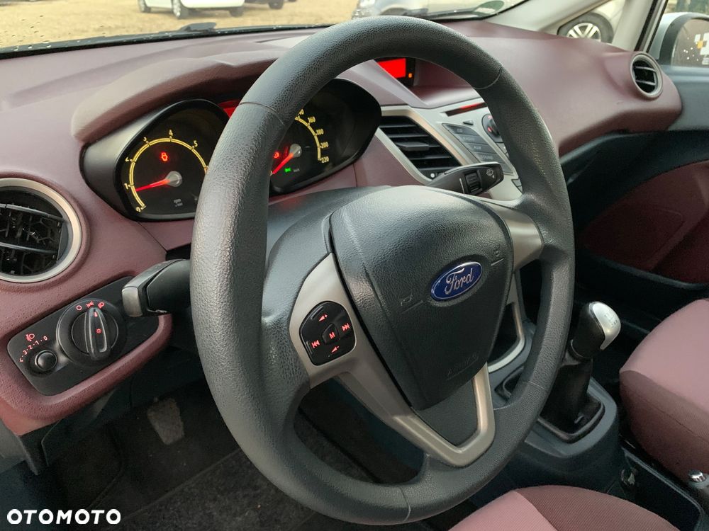 Ford Fiesta 1.4 Trend - 37