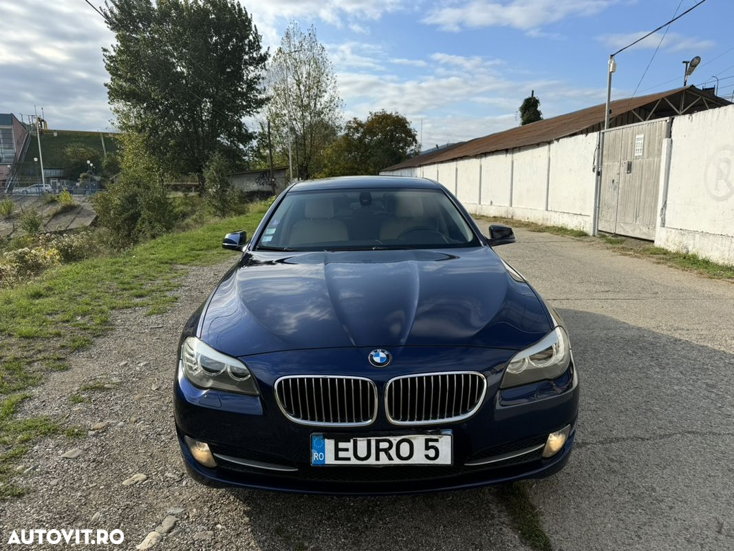 BMW Seria 5 523i Sport-Aut. - 2