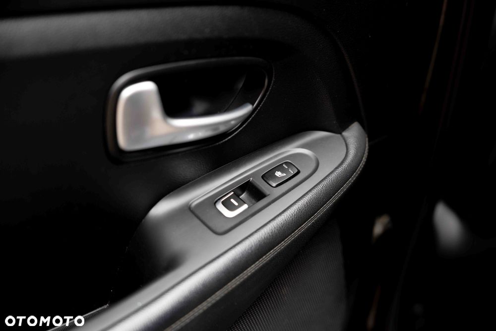 Kia Carens 1.7 CRDi XL 7os - 28