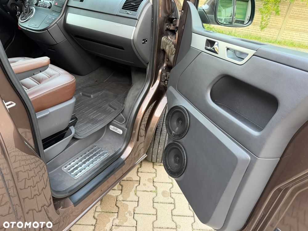 Volkswagen Multivan - 30