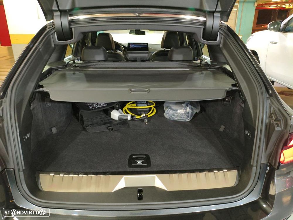 BMW 520 e Pack M - 12