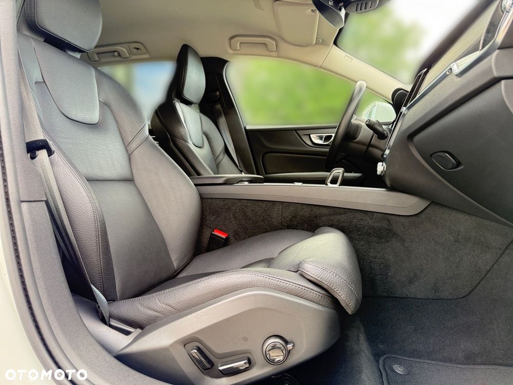 Volvo V60 Cross Country - 25
