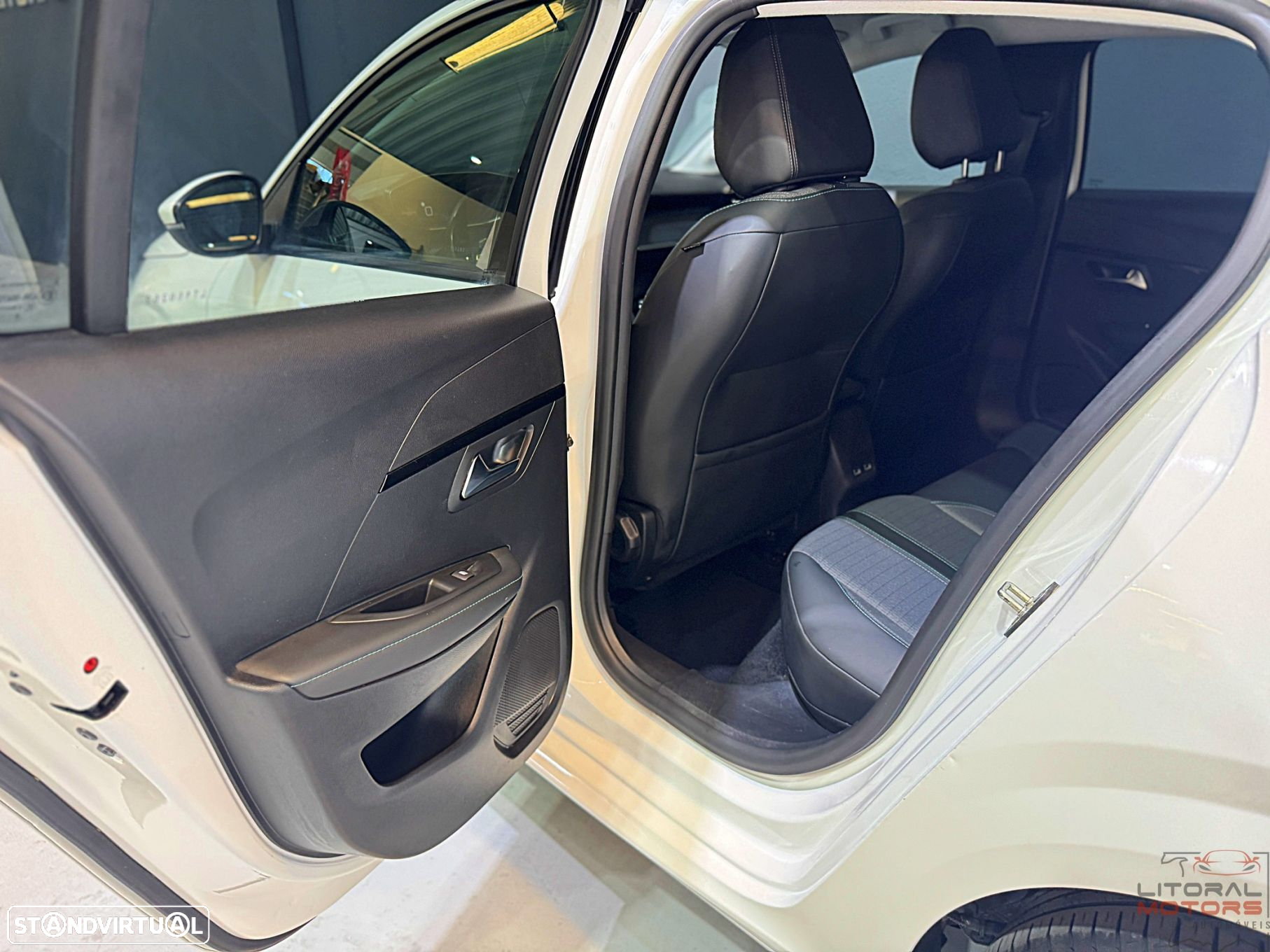 Peugeot 208 1.2 PureTech Allure - 15