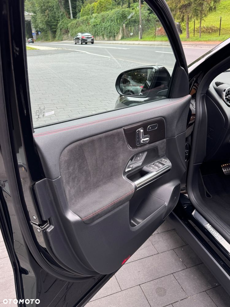 Mercedes-Benz GLA 200 d 4-Matic - 8