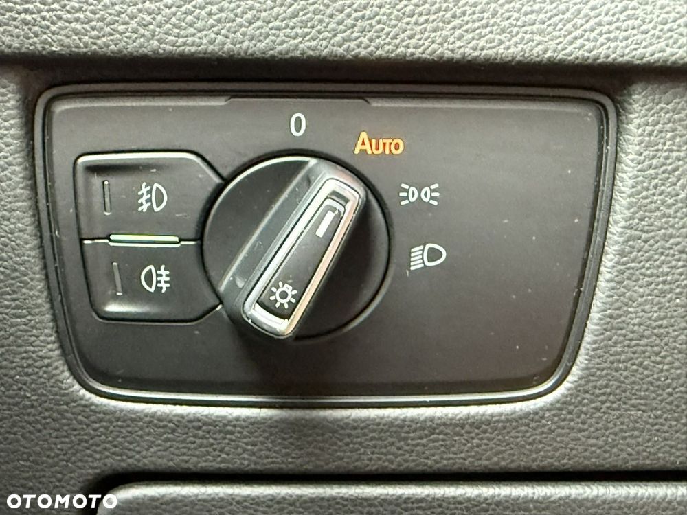 Volkswagen Passat Variant 2.0 TDI Elegance DSG - 16