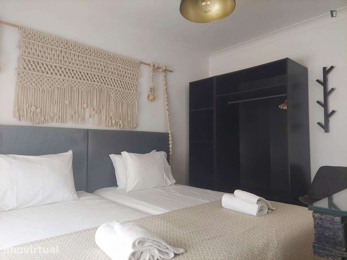 Quarto - localizado em Santa Marinha Porto - Grande imagem: 3/20