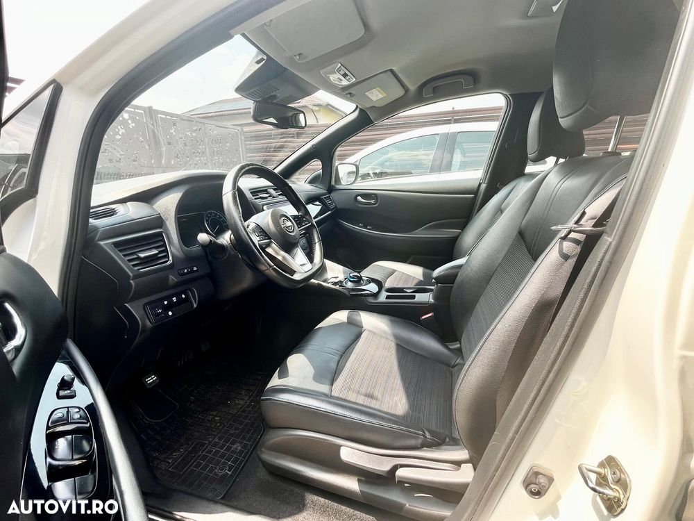 Nissan LEAF 62 kWh e+ N-Connecta - 11