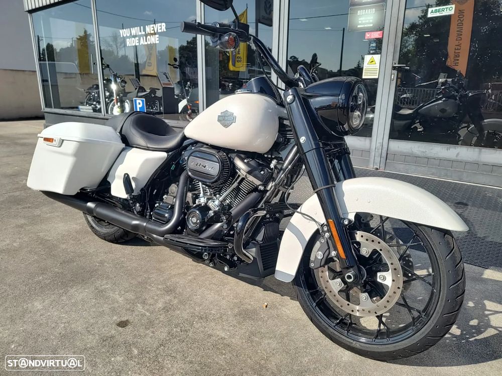 Harley-Davidson Road King Special - 19