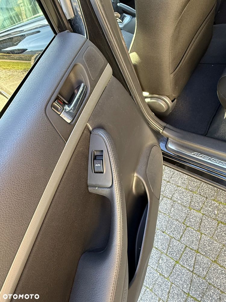 Toyota Avensis 1.8 VVT-i Combi - 14