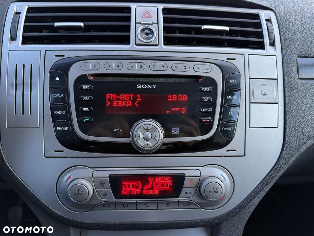 Ford Kuga 2.0 TDCi 2x4 Titanium - 26