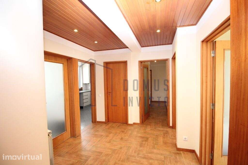 T3 para arrendamento, com varanda, vista sobre o Douro e garagem box - Grande imagem: 4/29