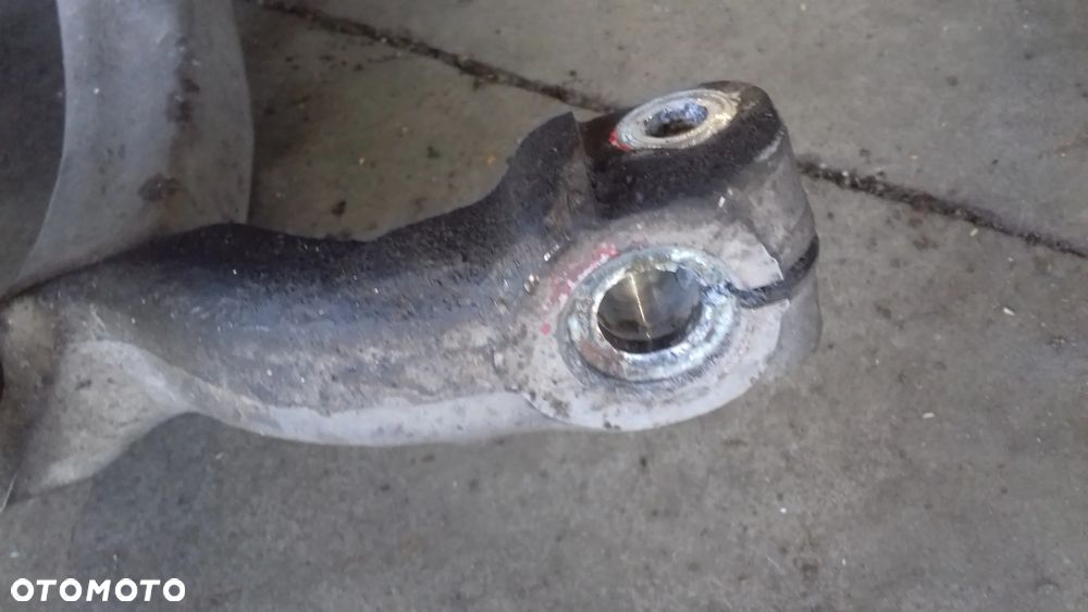 zwrotnica piasta lewa prawa przód A6 C6 2.0 2.4 3.2 2.7 3.0 - 4