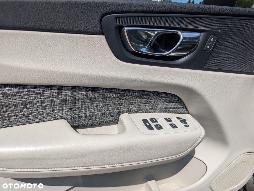 Volvo XC 60 T5 GPF AWD Momentum - 14