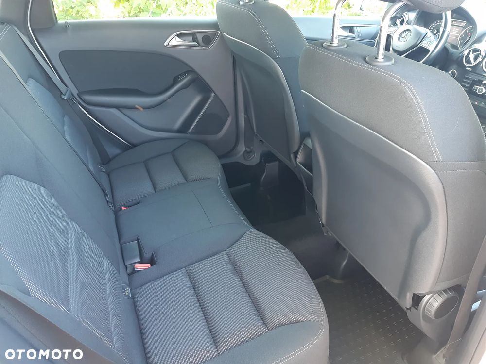 Mercedes-Benz Klasa B 180 Edition - 13