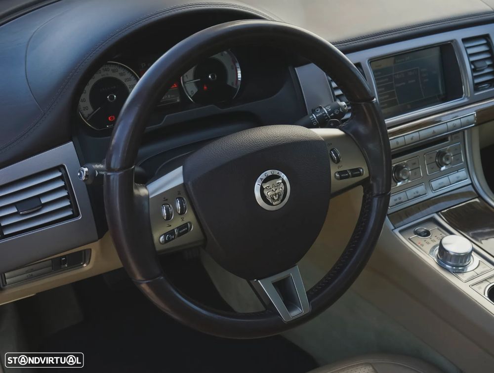 Jaguar XF 3.0 D V6 S Premium Luxury - 11