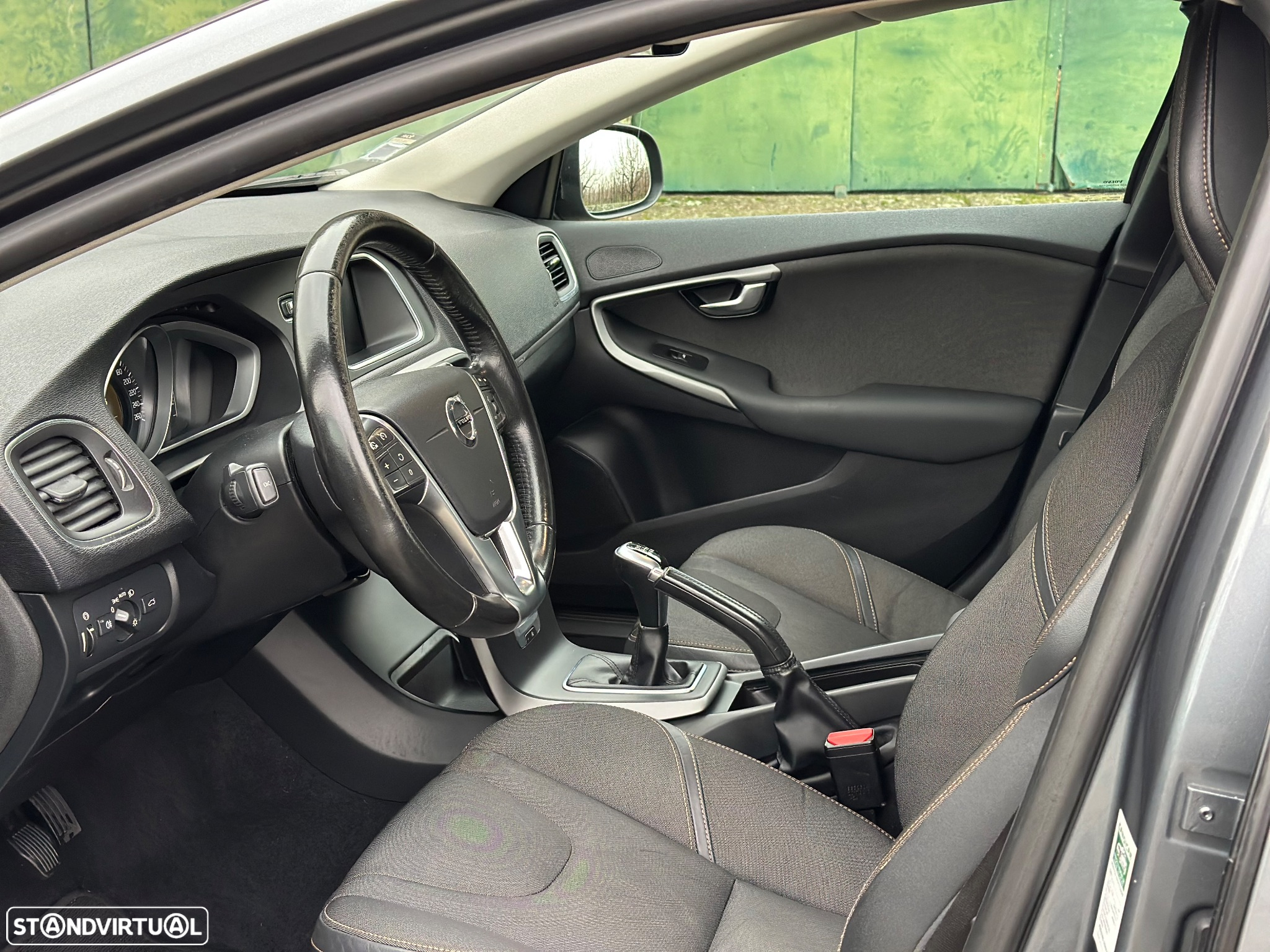 Volvo V40 Cross Country 2.0 D2 Momentum - 9