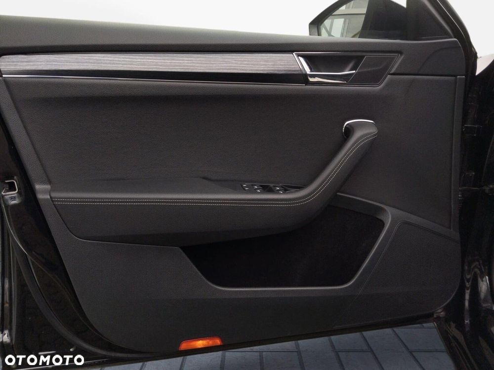 Skoda Superb 2.0 TDI SCR Style DSG - 33