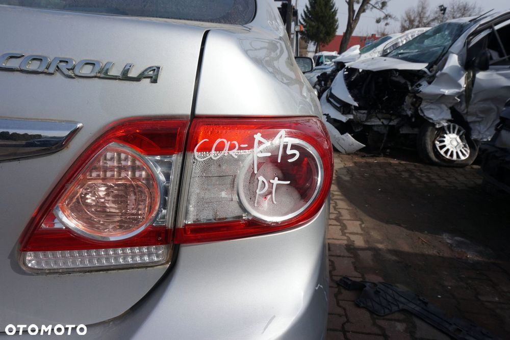 LAMPA TYLNA PRAWA COROLLA E15 LIFT SEDAN 81551-02560 TOYOTA 2010-2013 - 2