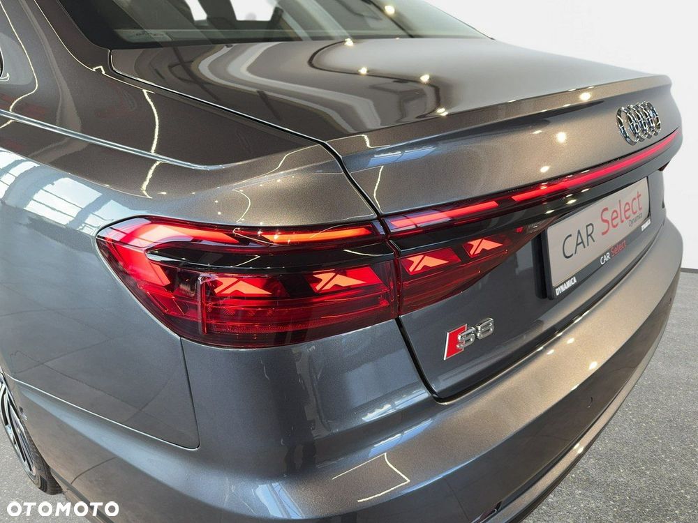 Audi S8 - 12