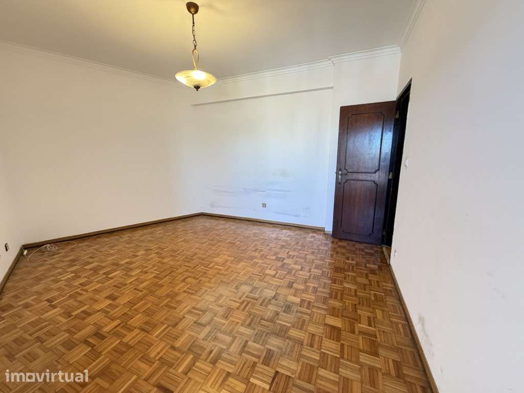 Apartamento T1+1 com 2 Varandas e Despensa Alfornelos - Grande imagem: 2/15