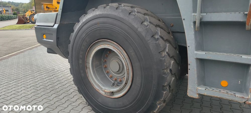 Liebherr L 550 - 25