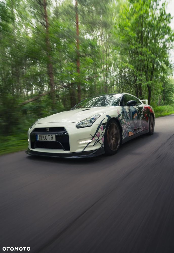 Nissan GT-R - 18